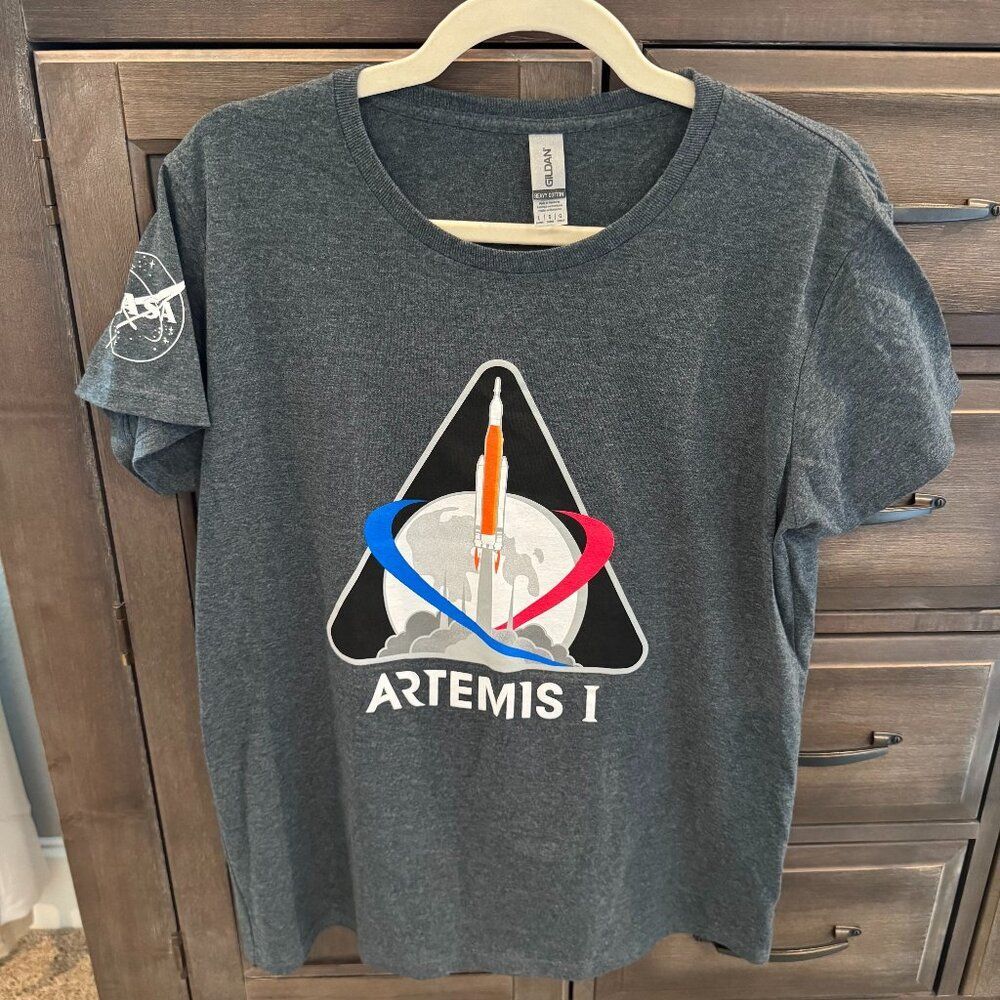 NASA Artemis I Launch Graphic Tee Gray Gildan Cotton Ladies Size L